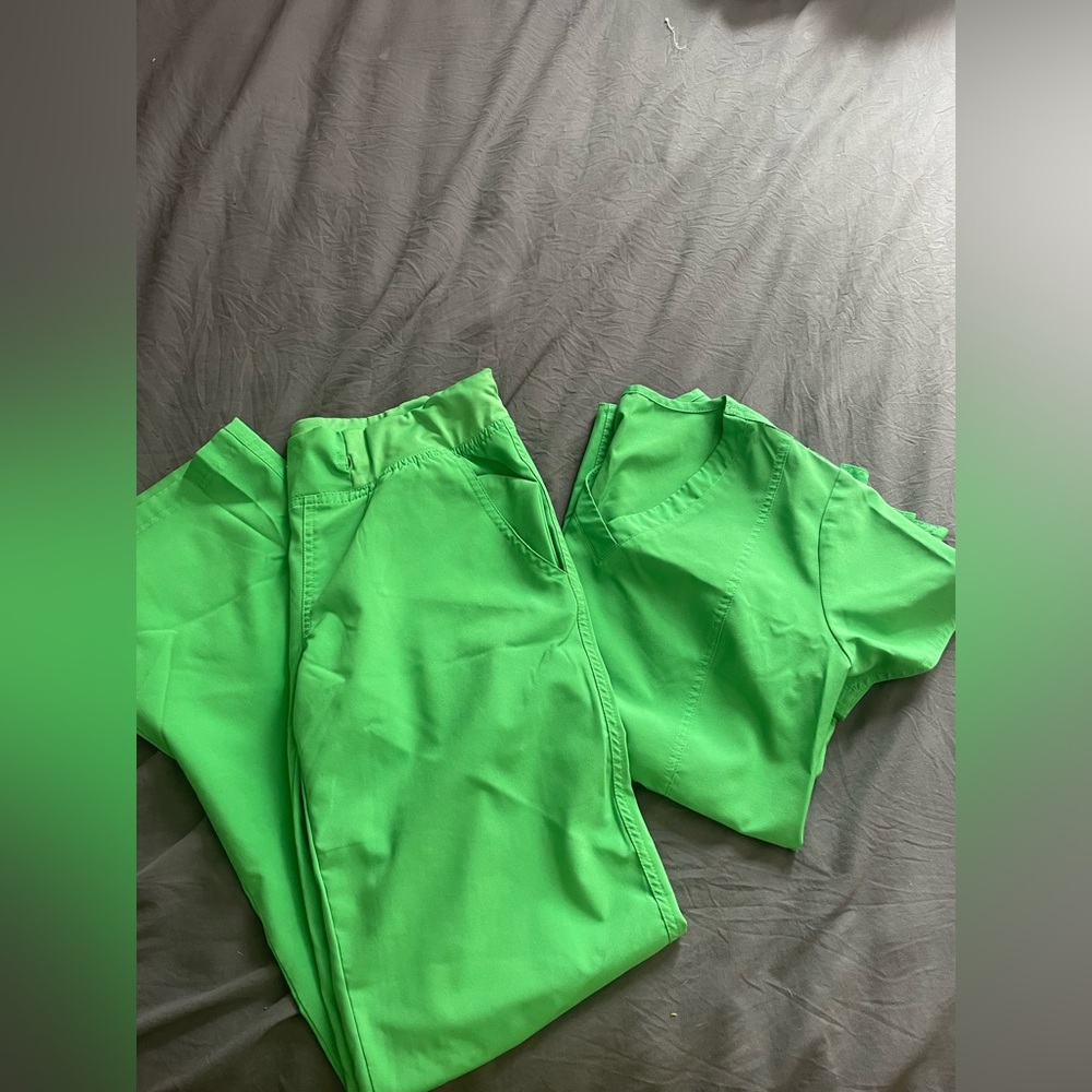 Scrub set